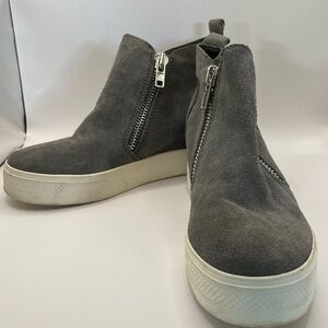Steve Madden Women's Wedgie Sneaker in Grey Suede Size 7M USA